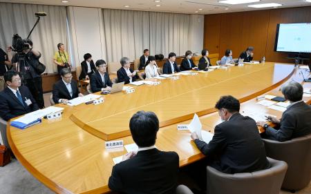 　相次ぐクマ被害を受け東北６県、新潟県、国の出先機関が開いた連絡会議＝３日午後、宮城県庁