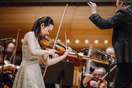 モントリオール国際音楽コンクールで演奏する渡辺紗蘭さん=4日、カナダ・モントリオール(主催者提供、共同)