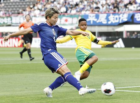日本―南アフリカ　前半、自身２点目となるチーム２点目のゴールを決める清家＝ヤンマーハナサカスタジアム