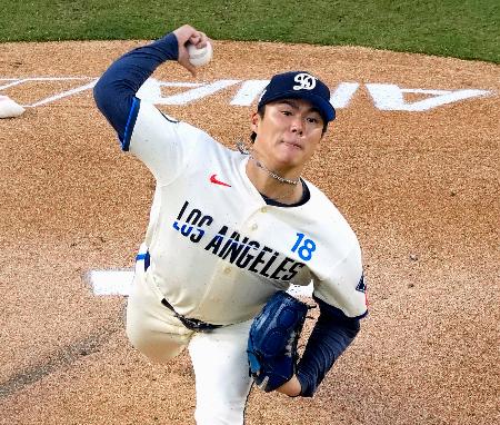 エンゼルス戦に先発し、8回1失点で6勝目を挙げたドジャース・山本=ロサンゼルス(共同)