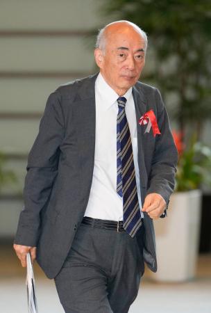 安保関連3文書改定に関する有識者会議出席のため、首相官邸に入る座長の佐々江賢一郎元外務事務次官=8日午後