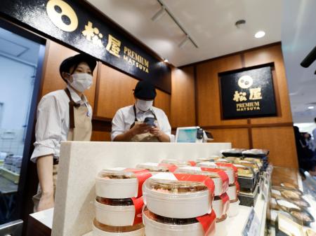 　松屋銀座の地下１階に出店した牛丼チェーン松屋の「松屋ＰＲＥＭＩＵＭ」＝１０日午前、東京・銀座