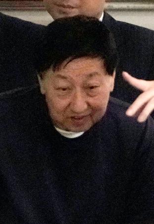警視庁目白署に入る長沢恵一容疑者＝８日