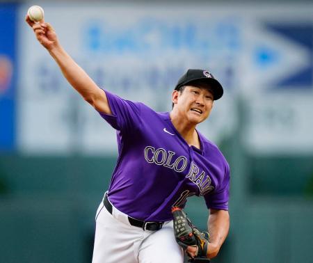 カブス戦に先発して5回0/3を投げ、6安打3失点で6勝目を挙げたロッキーズ・菅野=デンバー(ロイター=共同)