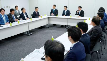国会内で開かれた、超党派による社会保障国民会議の実務者会議＝１０日午後