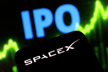 米スペースＸのロゴと新規株式公開（ＩＰＯ）の文字（ロイター＝共同）