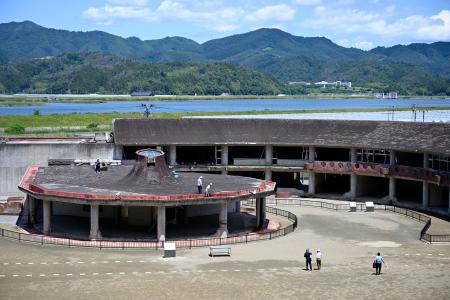 保全工事が始まった宮城県石巻市の震災遺構・旧大川小校舎=11日午前