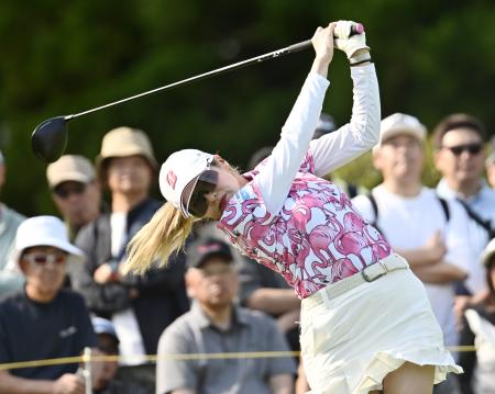 第１日、８アンダーで２位の桑木志帆＝六甲国際ＧＣ