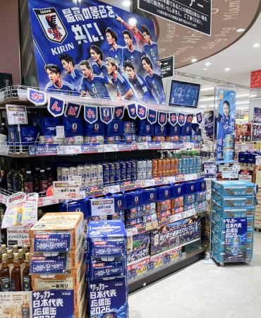 陳列を強化した広島県内のスーパーのビール売り場=1日