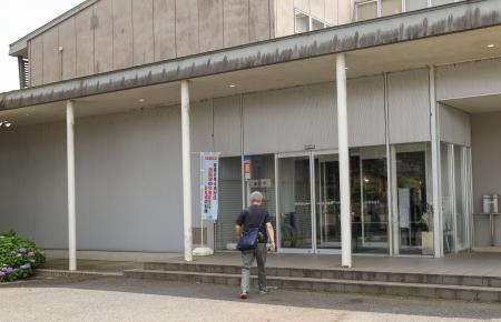 ＮＡＡの住民向け説明会が開かれた千葉県芝山町の役場庁舎＝１３日午後