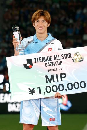 決勝でゴールを決め、MIPに選ばれたJ2・J3東Aの土居=MUFG国立