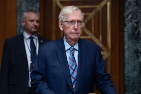 ５月１９日、米ワシントンの連邦議会で公聴会に出席する共和党のマコネル上院議員（ＡＰ＝共同）