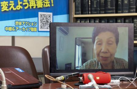 弁護士らが開いた記者会見にオンラインで参加した袴田ひで子さん＝１６日午後、東京都千代田区