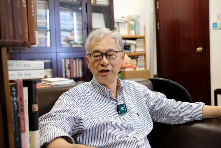台湾の「唐奨」の受賞者に選ばれた中国・復旦大の葛兆光教授＝５月、上海（唐奨教育基金会提供・共同）