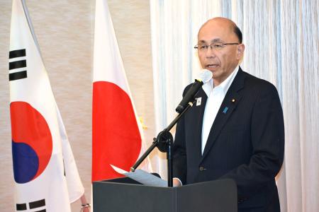 日本産水産物をPRする在韓日本大使館のレセプションであいさつする根本幸典農水副大臣=17日、ソウル(共同)