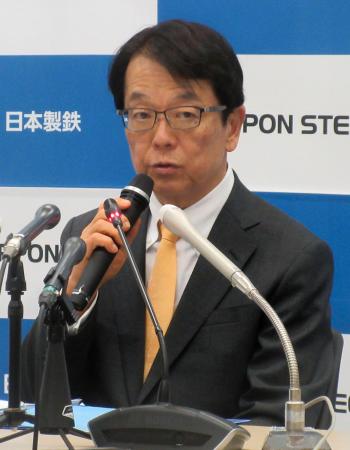 ＵＳスチールの買収完了から１年となるのを前に取材に応じる日本製鉄の森高弘副会長＝１１日、東京都内