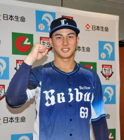 交流戦の最優秀選手に選ばれた西武・長谷川＝１８日、大阪市