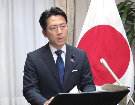 小泉防衛相＝１６日、国会