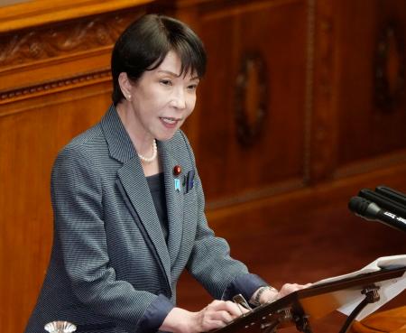 参院本会議で答弁する高市首相＝１９日午前