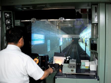 　「千代田線運転体験シミュレーター」＝東京都江戸川区