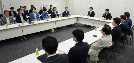 超党派の社会保障国民会議の実務者会議＝１７日午後