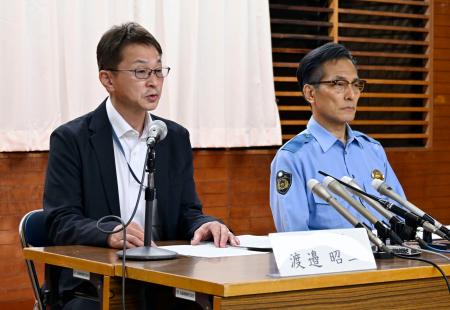 神戸・生田署で行われた兵庫県警の記者会見＝２３日夜