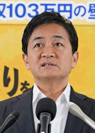 記者会見する国民民主党の玉木代表＝２４日午後、国会