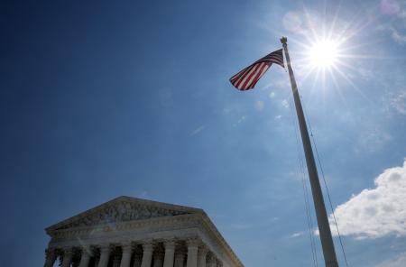 米連邦最高裁判所＝２５日、ワシントン（ゲッティ＝共同）
