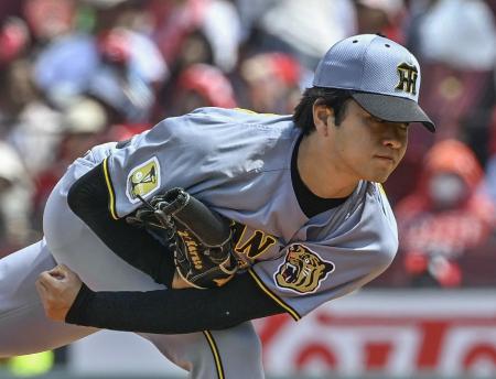 ６回３失点で１０勝目を挙げた阪神・高橋＝マツダ