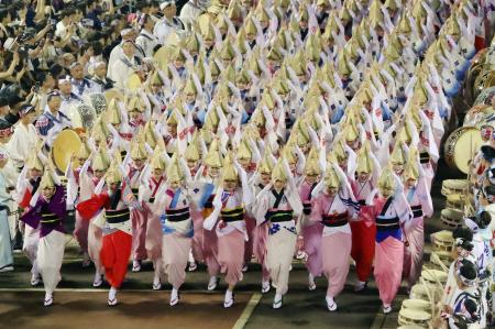 昨年の阿波おどり＝徳島市