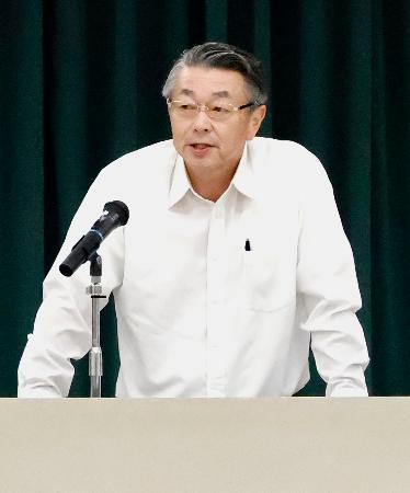 横山ゆかりちゃんが行方不明となった誘拐事件の検討会議で訓示する群馬県警の小菅博司刑事部長＝２９日午後、群馬県警太田署