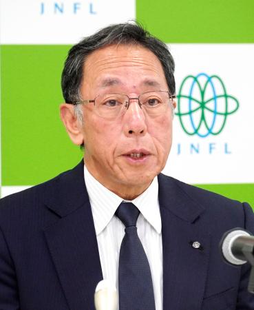 記者会見する日本原燃の増田尚宏社長＝２９日午前、青森市