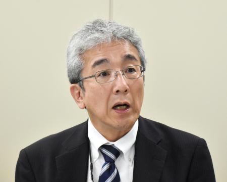 日本原子力学会の会長に就任し、記者会見する北海道大工学研究院の小崎完教授＝２９日午後、東京都港区
