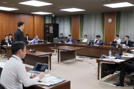 大阪市議会財政総務委＝３０日午後