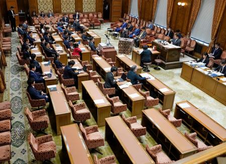 野党が欠席して開かれた衆院政治改革特別委＝１日午前