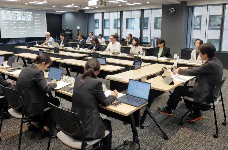 再生医療等安全性確保法の見直しに向けた厚労省の作業部会＝１日午後、東京都千代田区