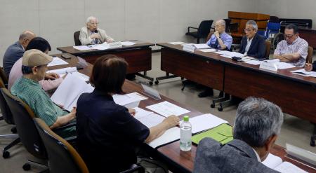 広島市役所で開かれた被爆者７団体の会合＝２日午後