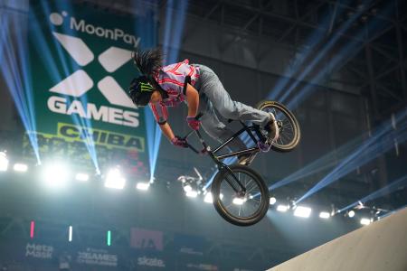 女子ＢＭＸフリースタイル・パークで優勝した小沢美晴＝幕張メッセ