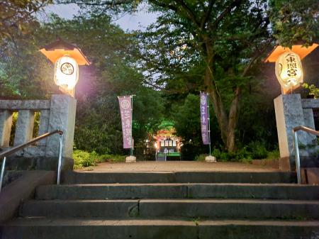 　厳かな光が広がる芝東照宮＝東京都港区