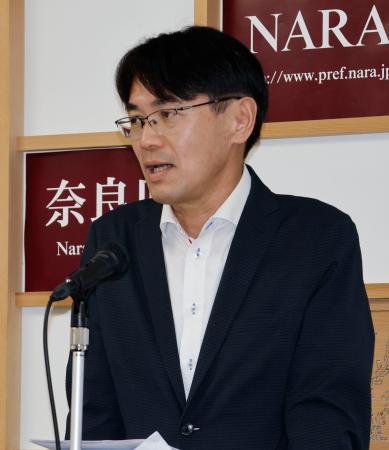 奈良県庁で記者会見する山下真知事＝６日午後