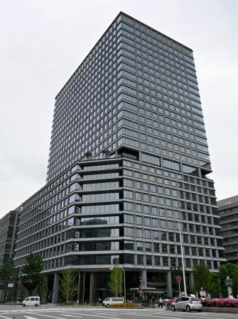 大阪・淀屋橋地区に完成した高層複合ビル「淀屋橋ゲートタワー」＝７日午後