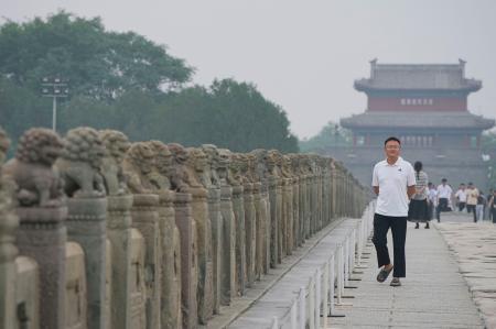 日中戦争の発端となった「盧溝橋事件」が起きた北京市郊外の盧溝橋＝６月（共同）