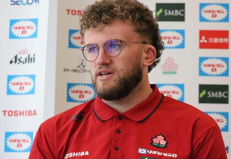 記者会見するラグビー日本代表のディアンズ主将=9日、オーストラリア((C)JRFU)
