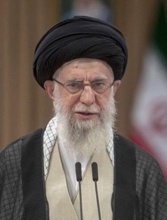 イランの前最高指導者の故ハメネイ師(ゲッティ=共同)