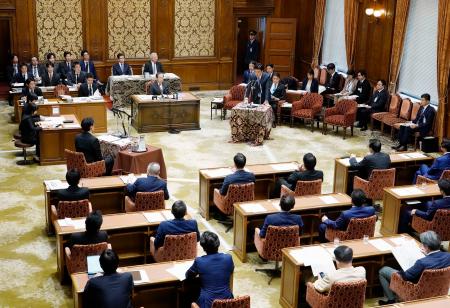 皇室典範などの改正法案について審議が行われた衆院議運委＝１０日午前
