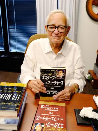 共同通信のインタビューに応じるレオ・メラメド氏＝米シカゴ（共同）