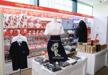 名古屋市の丸善名古屋本店にオープンした、アジア・アジアパラ競技大会の公式ショップ１号店＝１０日午前
