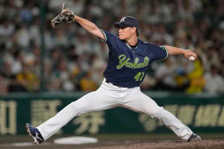７回１失点で２勝目を挙げたヤクルト・高橋＝甲子園