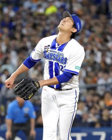 ３回、巨人・笹原に同点打を打たれたＤｅＮＡ・藤浪＝横浜