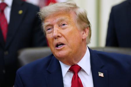 １３日、ホワイトハウスで話すトランプ米大統領（ＡＰ＝共同）
